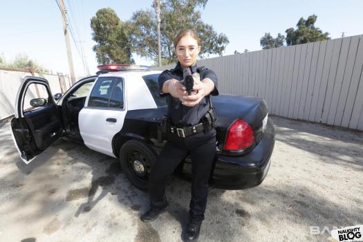 Bang Screw The Cops – Skylar Snow Captures A Criminal And Squirts All Over Her Police Cruiser