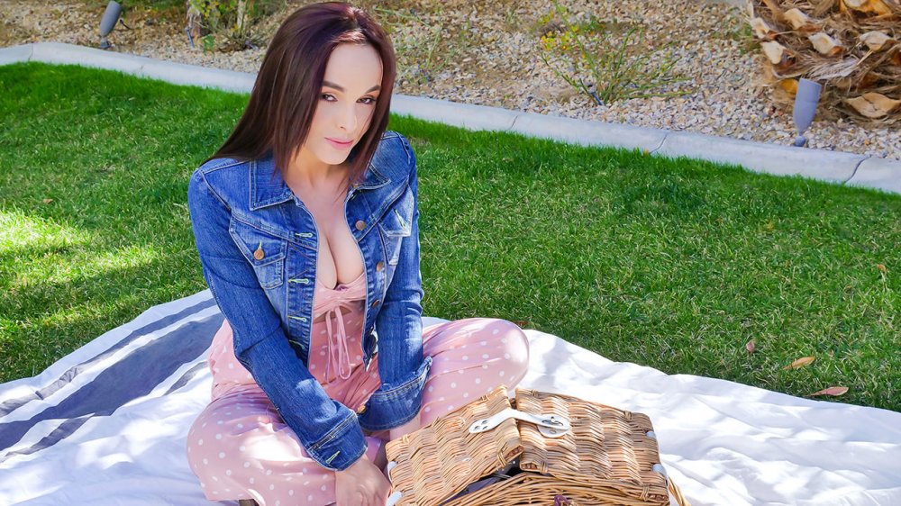 Mom Drips – Cytherea Words And Cum Wads