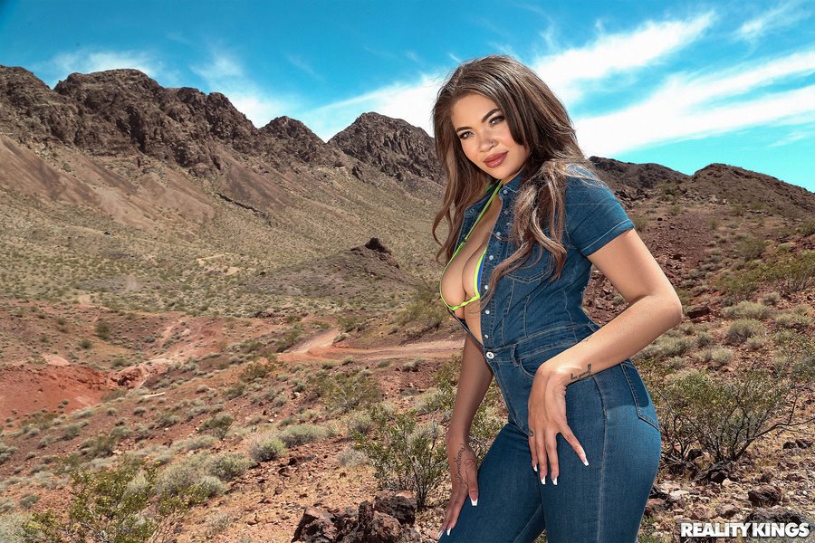 Reality Kings Cassidy Banks – Offroad Road Head