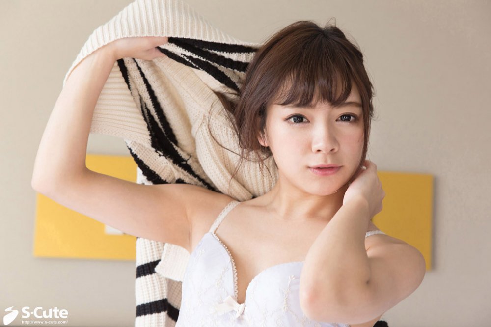 S-Cute 687_mio_04 感じやすいまんこで実況擦り付けオナニー／Mio