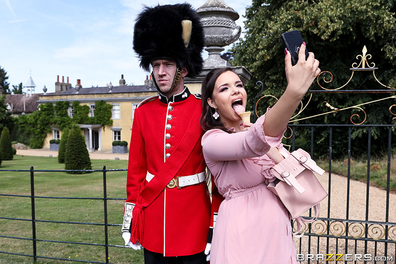 Brazzers Exxtra – Sofia Lee Stroking The Guards Post