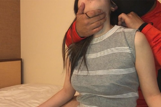 FC2 PPV 1204740 出張先で種付け。拾った美乳の淫乱人妻に強制中出し。