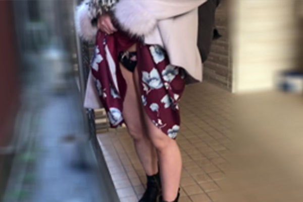 FC2 PPV 1298389 日曜の昼下がり子供の遊ぶ中で、元気の良い女の子は、人目を気にせずジャングルジムで恥部をあらわに。部屋につくなり、聞いていないアナルを攻められ