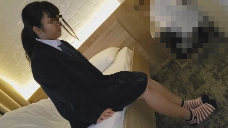 FC2 PPV 1327117 ※限定特典付【個撮】県立普通科①新入生。おさがりの制服を着て入学式前におじさんの生ちんぽで泣く