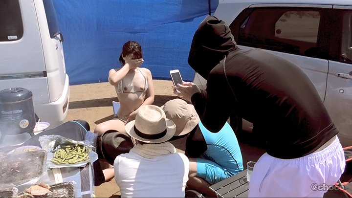 FC2 PPV 1335151 ☆THE輪姦７ビーチで宴 海水浴場で欲情する肉便器妻！！