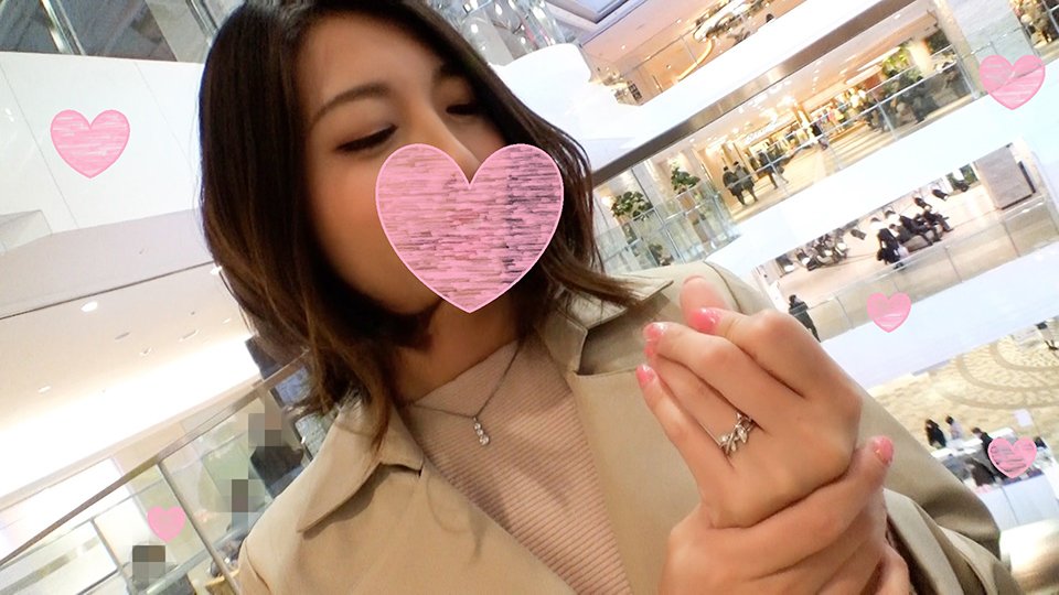 FC2 PPV 1352610 【人妻3P・個人撮影】32歳 美巨尻102cmヒップ 大学生を馬乗りで犯すセレブ妻  何度でも勃起する絶倫チンポに歓喜の物凄い腰振り絶頂 お泊り3Ｐ中出し乱交【連続中出し】