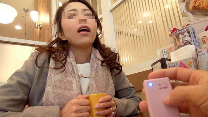 FC2 PPV 1359330 【個人・巨乳スレンダー】美人小児科医５５歳をM調教。裕福な上級国民が３０歳年下の男にコマされ中出し懇願する【初回特別価格】