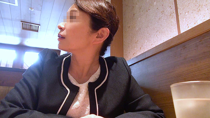 FC2 PPV 1397963 【個人・パイパン】美しく貞淑な妻６３歳。４０年貞操を守ってきた熟女をハメ堕とす。【初回特別価格】