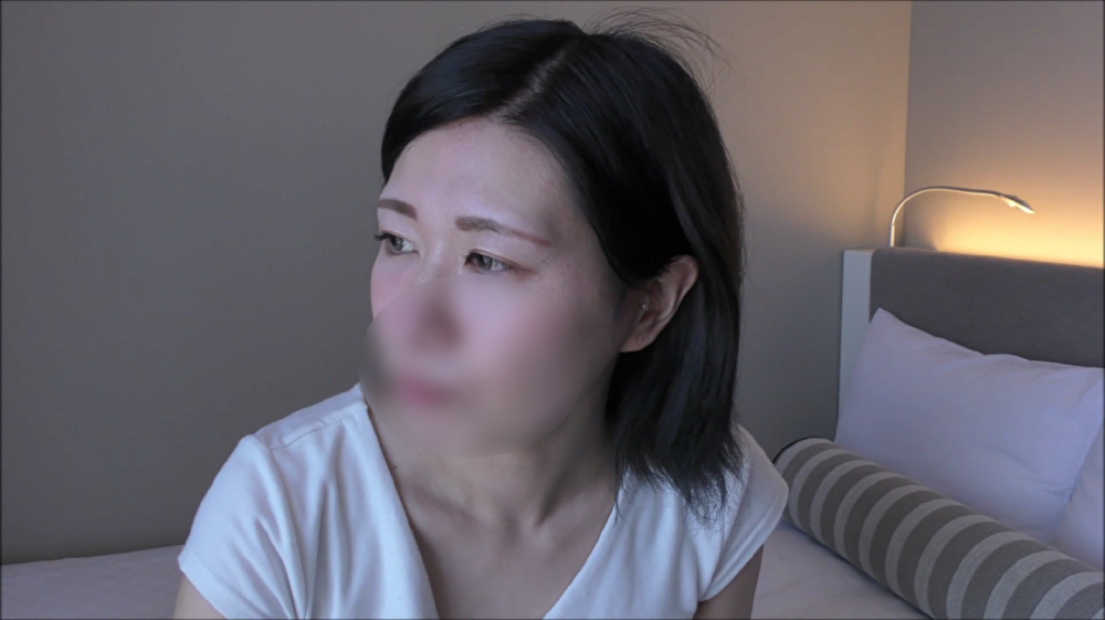 FC2 PPV 1403254 【個人撮影】初撮り！みか21歳の女子大生★透明感が溢れる感度が良好の美女が痙攣しながら何度もイキ、ラストはパイパンオマンコに生中出し！