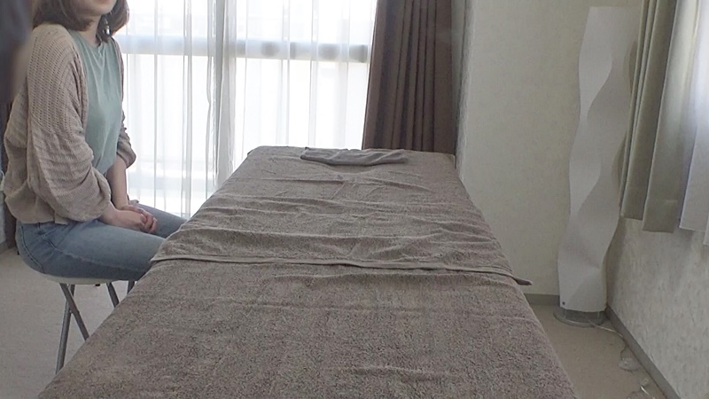 FC2 PPV 1461173 【無/ムフフ特典有】四つん這いになった瞬間、思わず？眼前のチンコをパックンチョしちゃったドスケベ色白美女！SPマッサージが待ちきれないみたいです！！※3大レビュー特典有