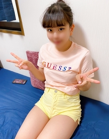 FC2 PPV 1478367 週末限定500pオフ【無修正】親がいるのに実家でフェラチオで慌てて精子ゴックンしちゃうドジっ娘(後日、生中エッチしちゃいました)