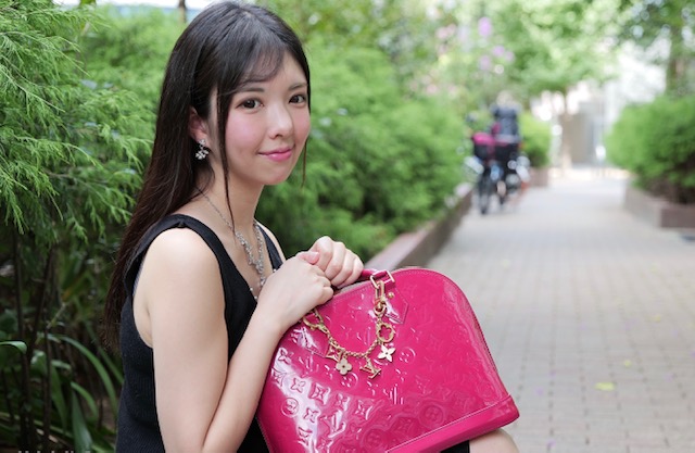 FC2 PPV 1535187 【岡村理論】話題沸騰清楚系キャバ嬢みづは21歳〜超濃厚フェラから中出し枕営業