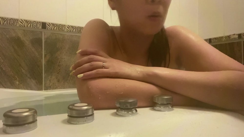 FC2 PPV 1566494 ※1800pt→900pt【数量限定】GOT〇不倫活。ホテルのバルコニーで全裸にさせハメ、その後別途に連れ込み潮吹きピストンで痙攣