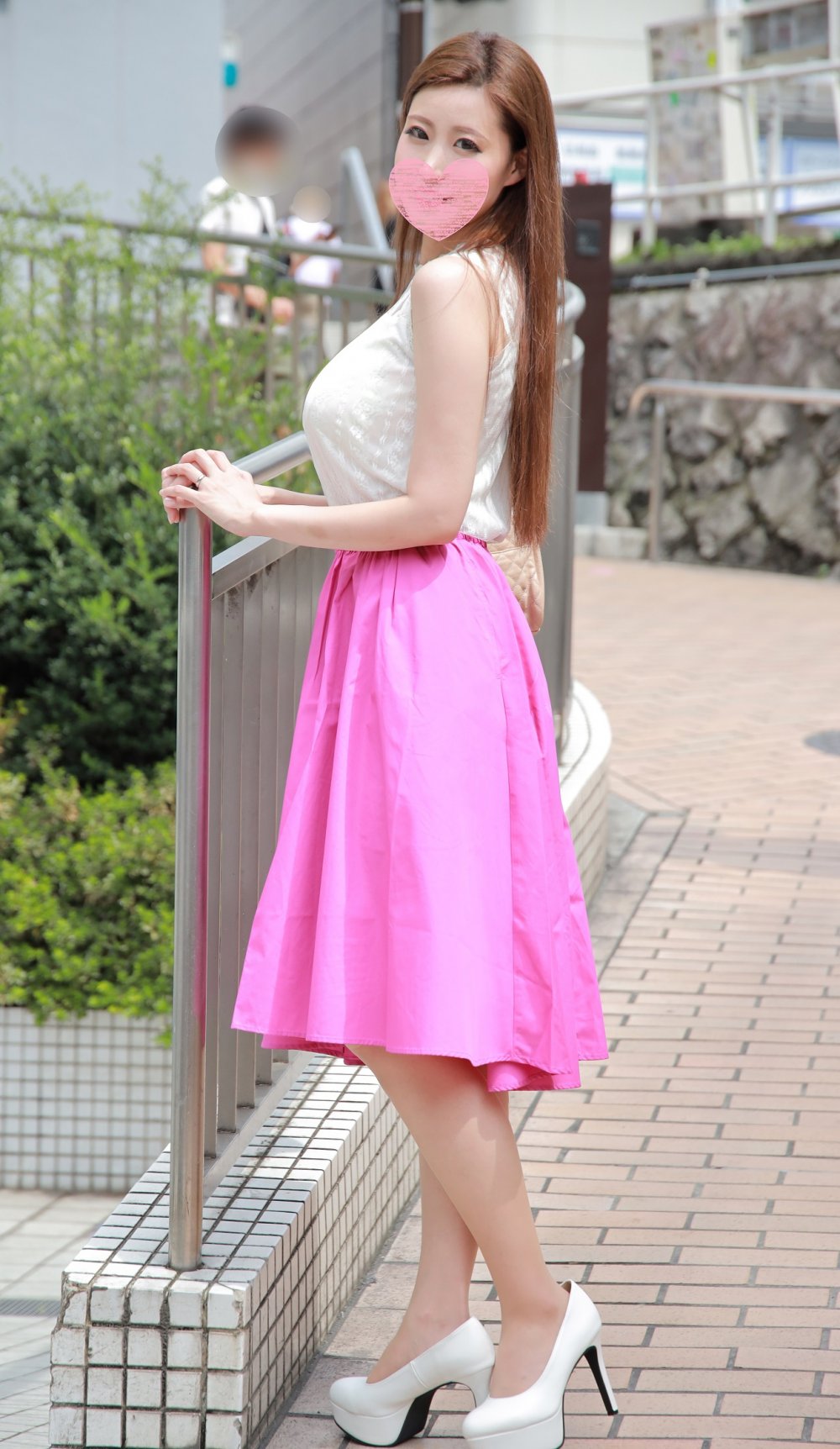 FC2 PPV 1574641 【妻が綺麗すぎる】インスタ新婚夫婦アカ ガチモデルのママ25歳を寝取り種付け！ママさん水着のモデルで釣って呼び出しオイルで感度倍増。巨根をハメられ完堕ちアクメ。大量の精子で種付け絶頂