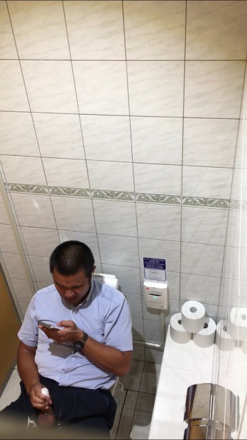 FC2 PPV 1579288 スーツ似合いまくりガチムチリーマンがオナニーしてた！