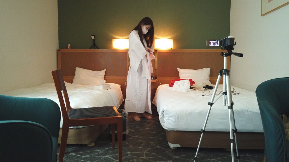 FC2 PPV 1648598 【本物素人】美沙ちゃんに巫女服を着せてみたら、清純さがアップしたけど、エロい腰使いは相変わらずでした