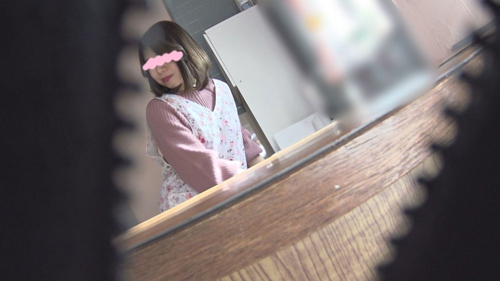 FC2 PPV 1817847 【無修正ｘ個人撮影】人の奥さん愛奴6号　友達の美人妻から「お金を貸して欲しい…」と言われたので、弱みにつけ込んでエプロン姿でお皿を洗ってる最中に過激な事をしてみた FC2-PPV-1817847