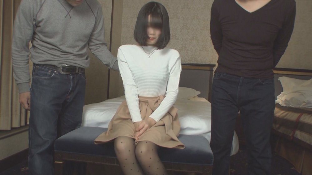 FC2 PPV 2185543 【初おチンポ２本フェラ!顔出し→バレたら本当にヤバぃ】経験少ない美マン娘(18)❤ウブなのにむっつりスケベ！口説き落としておちんぽ２本フェラやりたい放題ｗパイパンまんこ痙攣してイキまくり！FHD特典付 FC2-PPV-2185543