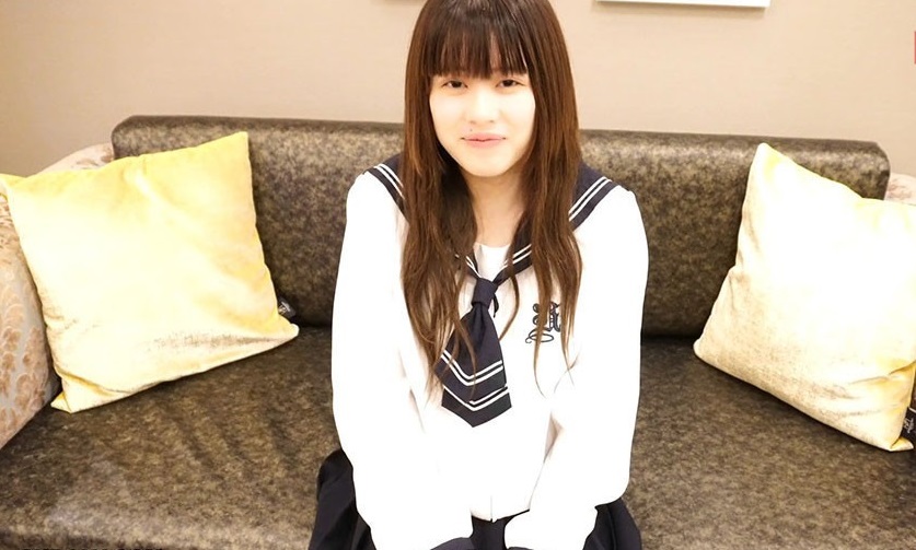 FC2PPV 2437154 ※危険【顔出し】【無修正】【初撮り】１８歳現役高◯３年生（在学中）の秘密の放課後。ホテルでキモいおじさんと初めての援。