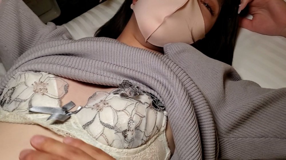 FC2 PPV 2471454 個数限定！！【無修正】美容クリニックの受付嬢と夕映えの海岸で黄昏デート・・・観覧者で密室猥褻そして上品な身体に最後の中出し！！これが彼女の最後の作品・・・ FC2-PPV-2471454