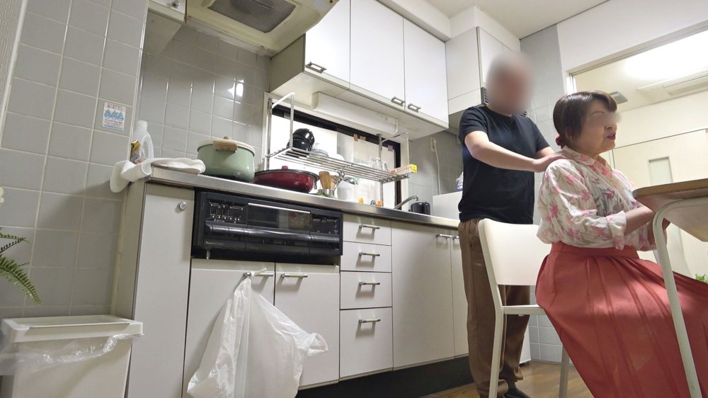 fc2ppv_2484869 自宅に突然押しかけて