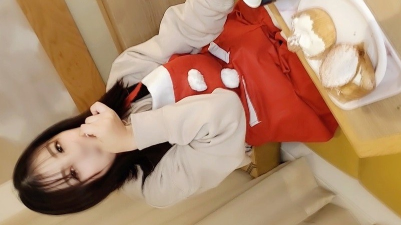 FC2PPV 2546377 よく行くカフェの気になるあの子・お店で使うサンタ服で中出しイキまくり