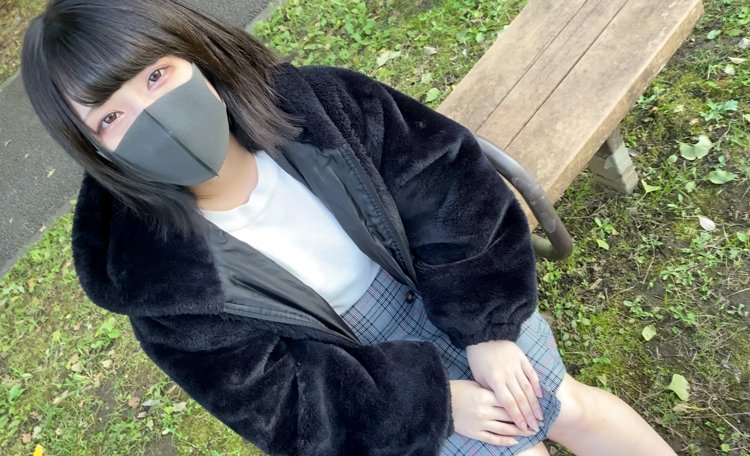 FC2PPV 2578478 【無】露出☆ロリで巨乳な美女の白昼公園☆生中出し。トイレで露出・・・物陰で生ハメ。