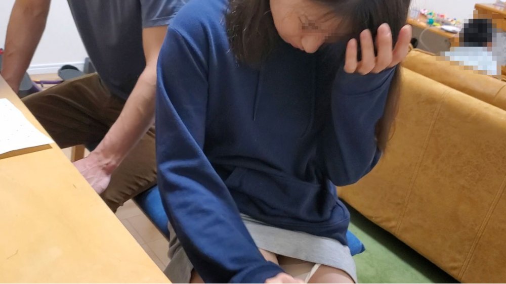 FC2 PPV 2839428 【個人】うなだれる旦那の前で童貞の反り上がった一物を入れられ喘ぐ人妻、、その後ビ○クを使い(特典〜４月３０日まで) FC2-PPV-2839428