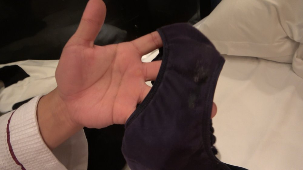 FC2PPV 2884762 無）ち◯こ狂い　ヨダレ垂らしながらイク逝く連発　黒髪痴女に中出し　０１６