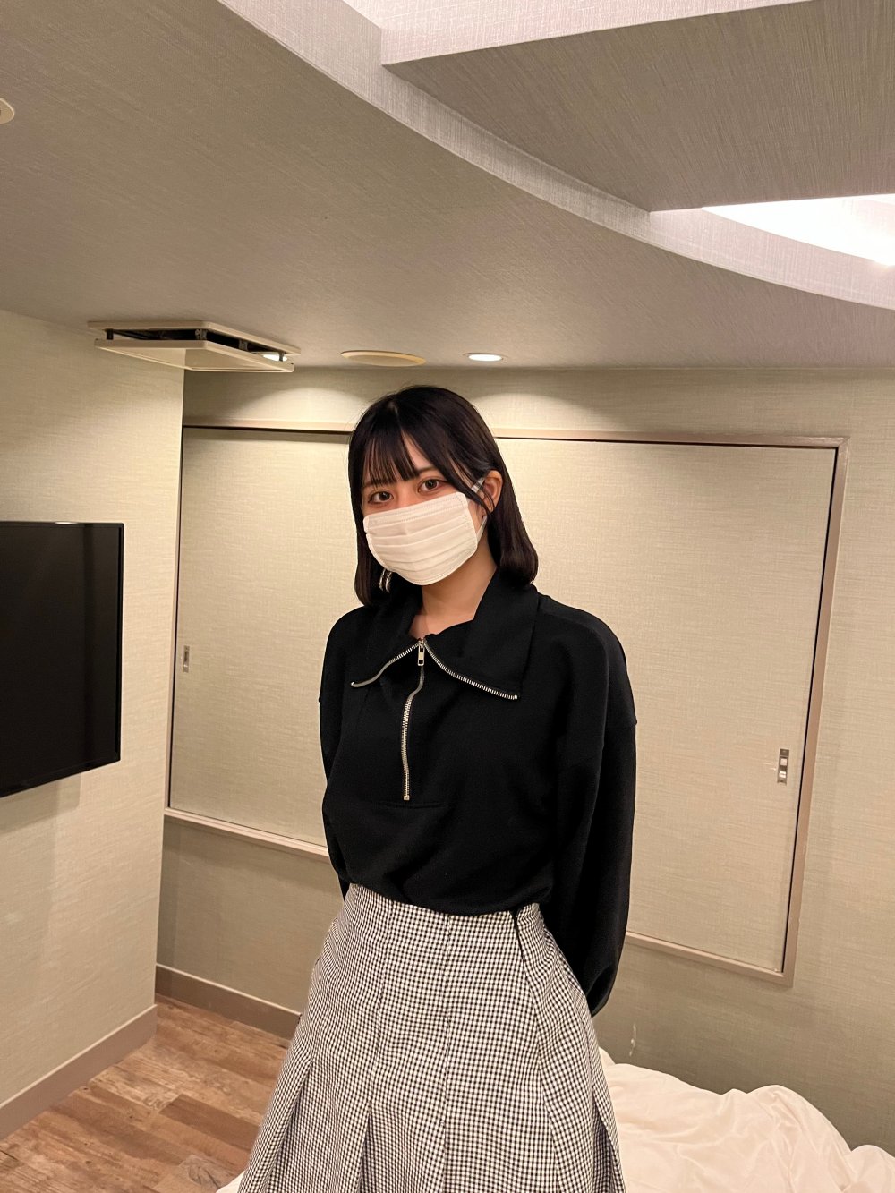 FC2 PPV 2908113 18歳うぶな美少女らなちゃんと約束外の中出しえっち、、、顔出しNGだがエッチを楽しみ終盤マスク外してイキ顔晒してます FC2-PPV-2908113