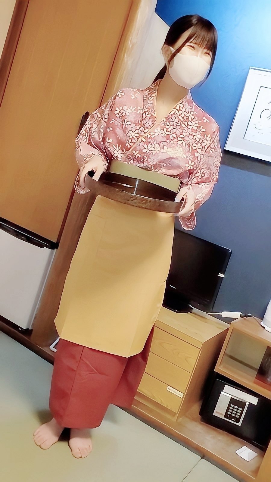 FC2PPV 2995473 僕のセフレJDが仲居をしてる旅館に宿泊・仕事中にハメ撮り