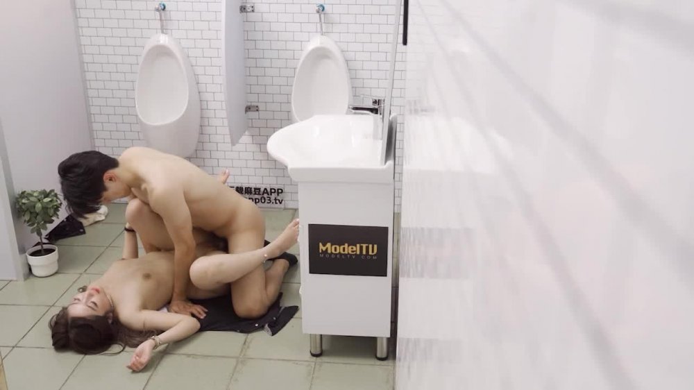 MDWP-0022情欲解放的卫生隔间-林襄