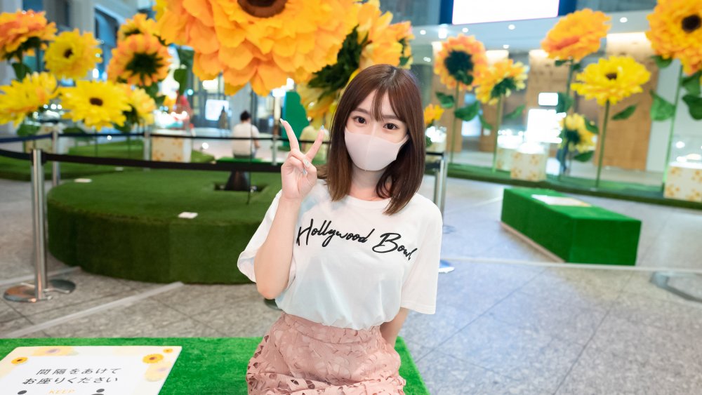 FC2 PPV 3040973 初撮影！！シネマ画風！【無修正】個数限定！！天真爛漫で美意識が高い美人で美尻の巨乳美容部員・・・宿泊先に押し入り前から犯したかった美白の美しい裸体に中出し＆口内射精！！ FC2-PPV-3040973