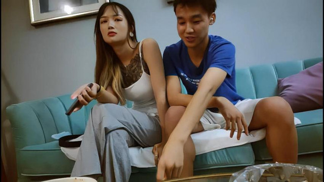 MD594 杏友修车 – 只搞嫩妹胸前满纹身顶级女神，腰细坚挺美乳大长腿 ，简直完美张开腿一顿舔 ，后入猛操