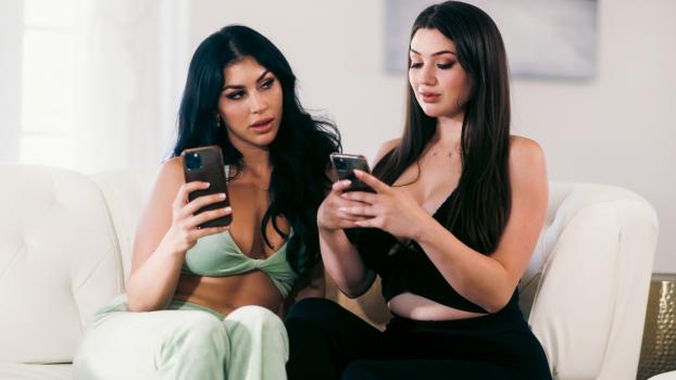 Mommys Girl - Alyx Star , Queenie Sateen - Time To Reconnect