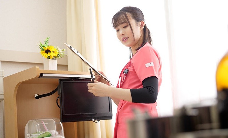 6000Kbps FHD AKDL-218 【職場でヤレる女】 仕事熱心な新人看護師は実は僕のセフレちゃん 勤務中物凄いジュボフェラで舐めてくる 看護師 まち 23歳 幾田まち