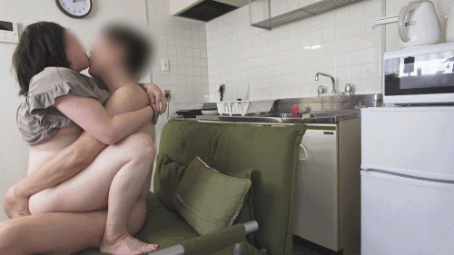 FC2PPV 3195246 【無修正ｘ個人撮影】高級ブランドバッグを購入した若妻が、ローン返済の為にパパ活！子供が隣の部屋にいる自宅で堂々￥活！ここでしか見られない素人妻のリアルSEXがエロい…