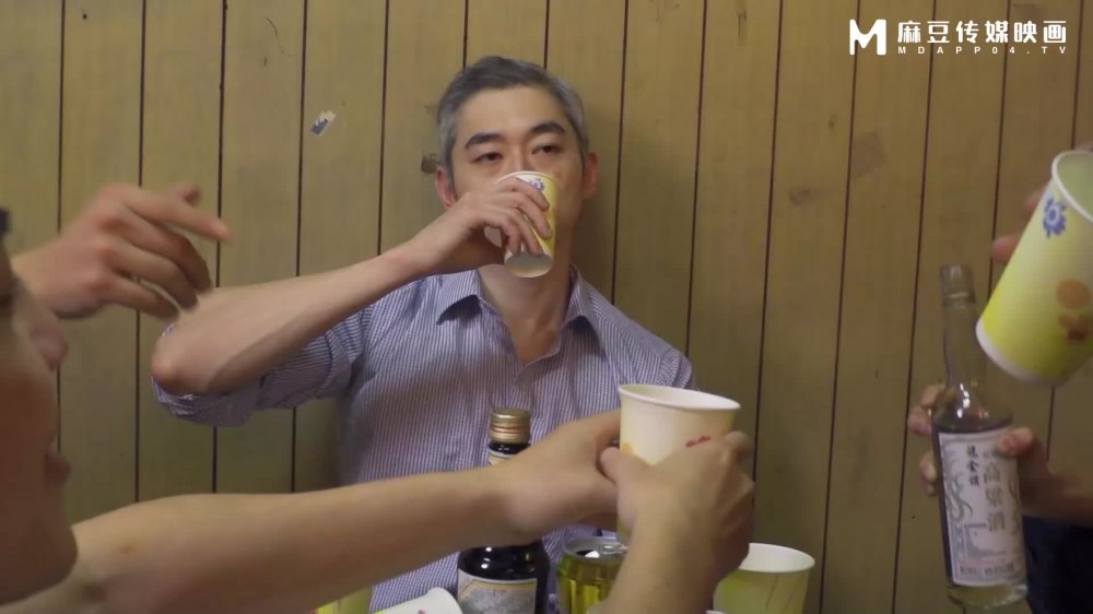 MD-0291轮奸爆操老板妻女