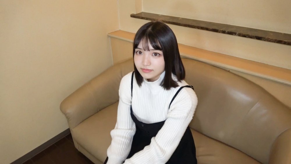 FC2 PPV 3344638 【無修正・顔出し】※期間限定公開　諸事情により3日間で削除します！ 　激かわ素人娘降臨！ 安産型の男好きするお尻に抜群のスタイル、剛毛マンコが余りにも気持ちよかったので二連続中出しを決めておきました! FC2-PPV-3344638