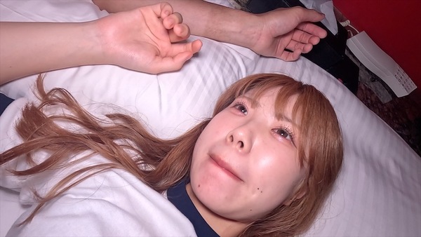 FC2 PPV 3779166 【無修正】【顔出し】 美尻にブルマが国宝級、えくぼが可愛い正真正銘18才。 よく見たら泣きそうな顔、見てみぬふりしてバックで中出しフィニッシュ FC2-PPV-3779166