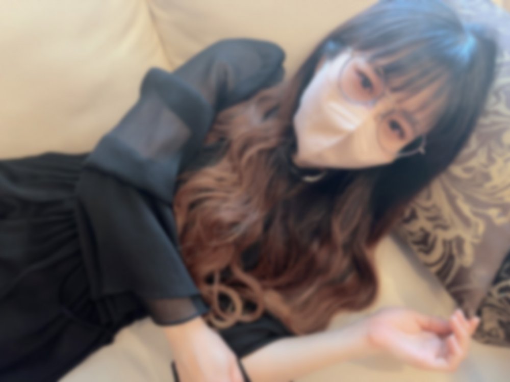 FC2 PPV 3806409 ※顔出し※【無修正】【初撮り】お洒落な眼鏡ムスメ。ミニマム身体の口/リ乳首をいやらしくこねくり回され発情。ソーセージみたいに巨大なチンチンにじゅぼじゅぼ甘舐め！ FC2-PPV-3806409