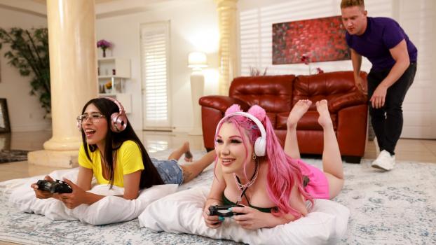 Hot Girls Game - Lily Lou - Hot Gamer Craves Freeuse Anal