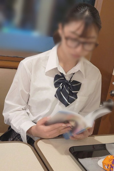 FC2 PPV 3861290 メガネの優等生。生活苦のためパンチラ写真だけの約束をホテルで中出し FC2-PPV-3861290