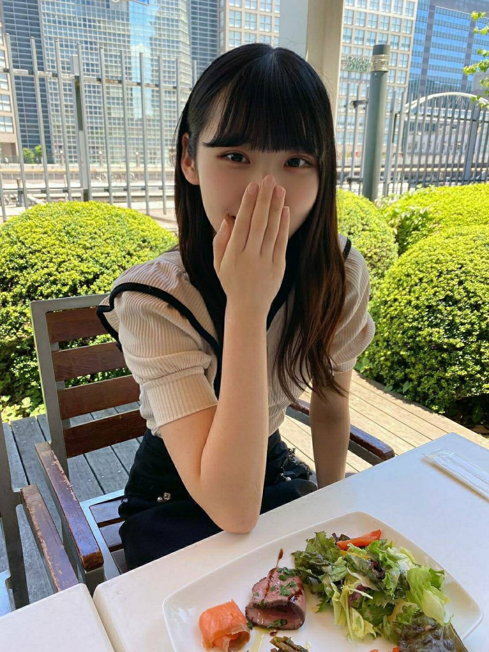 FC2-PPV-2318399 みおちゃんが素人さん２人と中出しセックス!イチャイチャプレイ！劇ピス！初めてのアナル舐めまでしちゃいました！