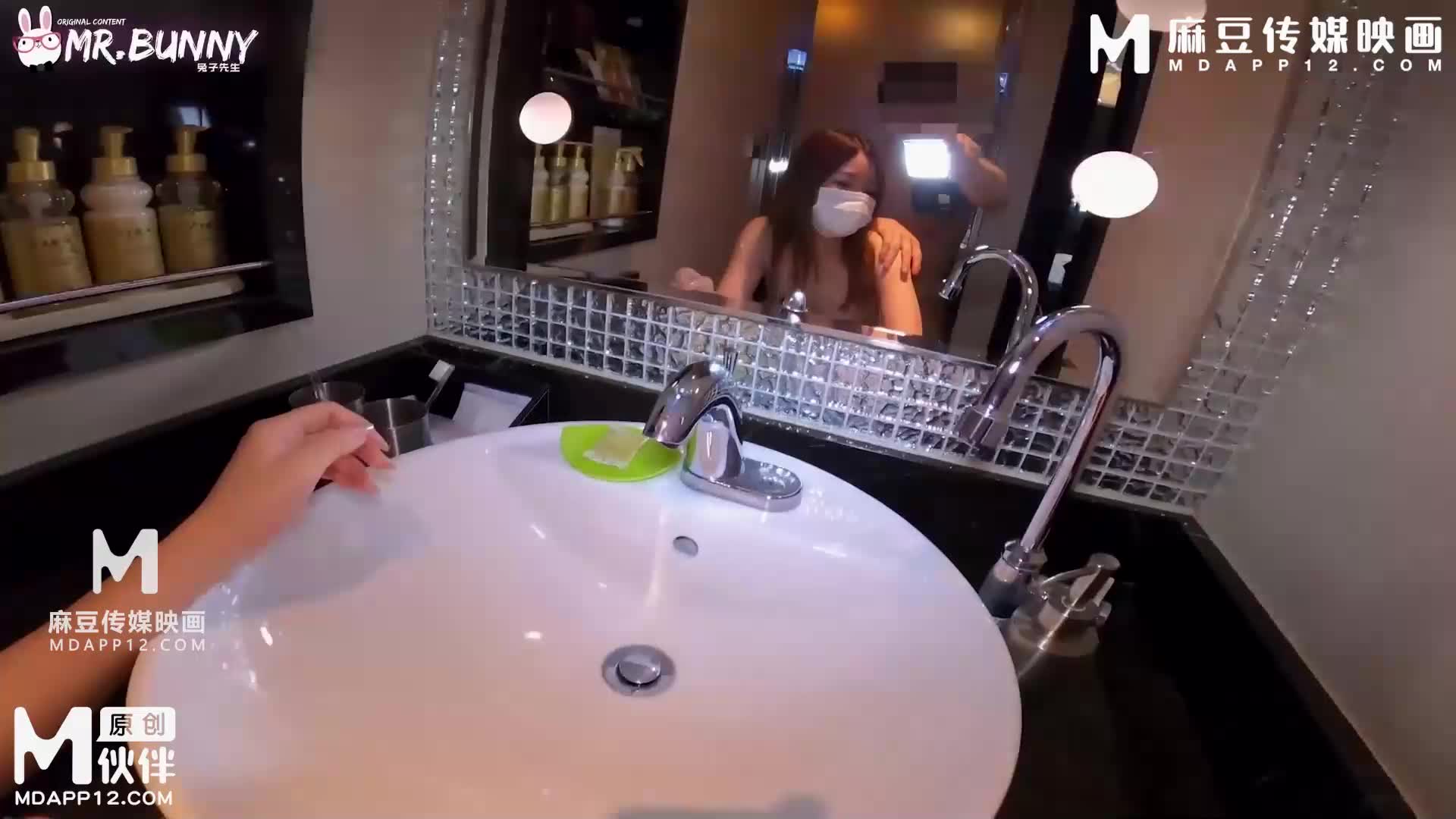 兔子先生TZ-171樱花妹性爱实录EP16陪酒女拍摄初体验