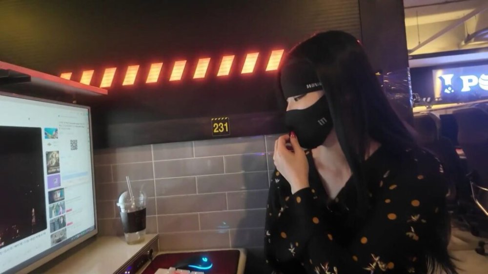 [KBJ] 신작 – 꿀지 에로배우 지수_PC방 사까시 올노출화장실 자위