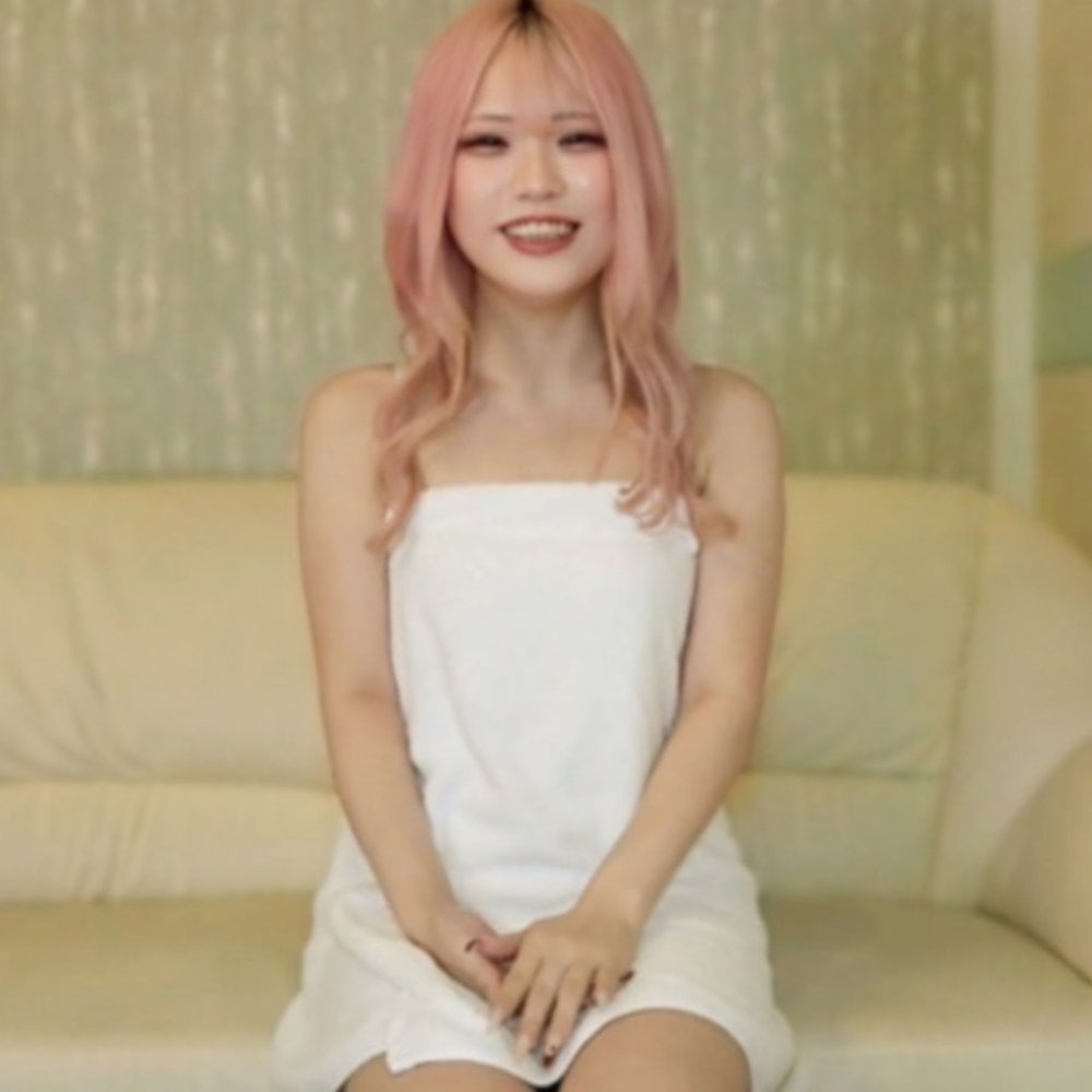 FC2 PPV 4689842 FC2-PPV-4689842 【無】メチャ可愛い！派手色髪系の女性はエロい…？「エッチなこと大好き⤴」らしいです！さらに初顔射に初中だし収録！※特典高画質