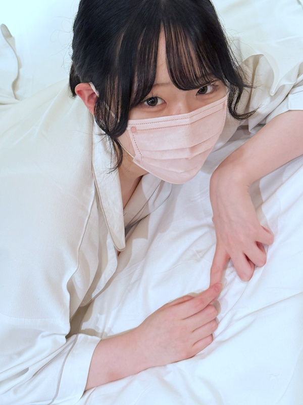 FC2 PPV 4692702 FC2-PPV-4692702 「うんしょっ♡」で下着を脱ぐSSS級の色白清楚 電マでイクイク♡キモおじにされるがまま