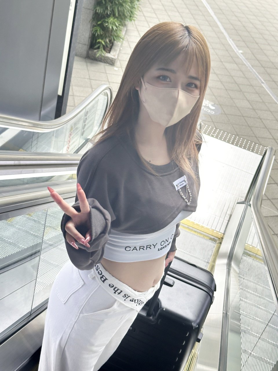 FC2PPV 4693309 【有名雑誌モデル】『爆乳美女インフルエンサー』日給180万円の1発撮りガチ生中出し撮影。【計70分高画質特典】