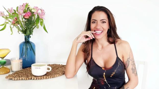 Jacquie Et Michel TV - Coco Bae - Coco Bae, the seductresss smile...